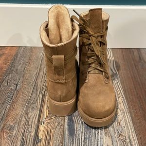 Like New. EUC girls Bearpaw Boots.